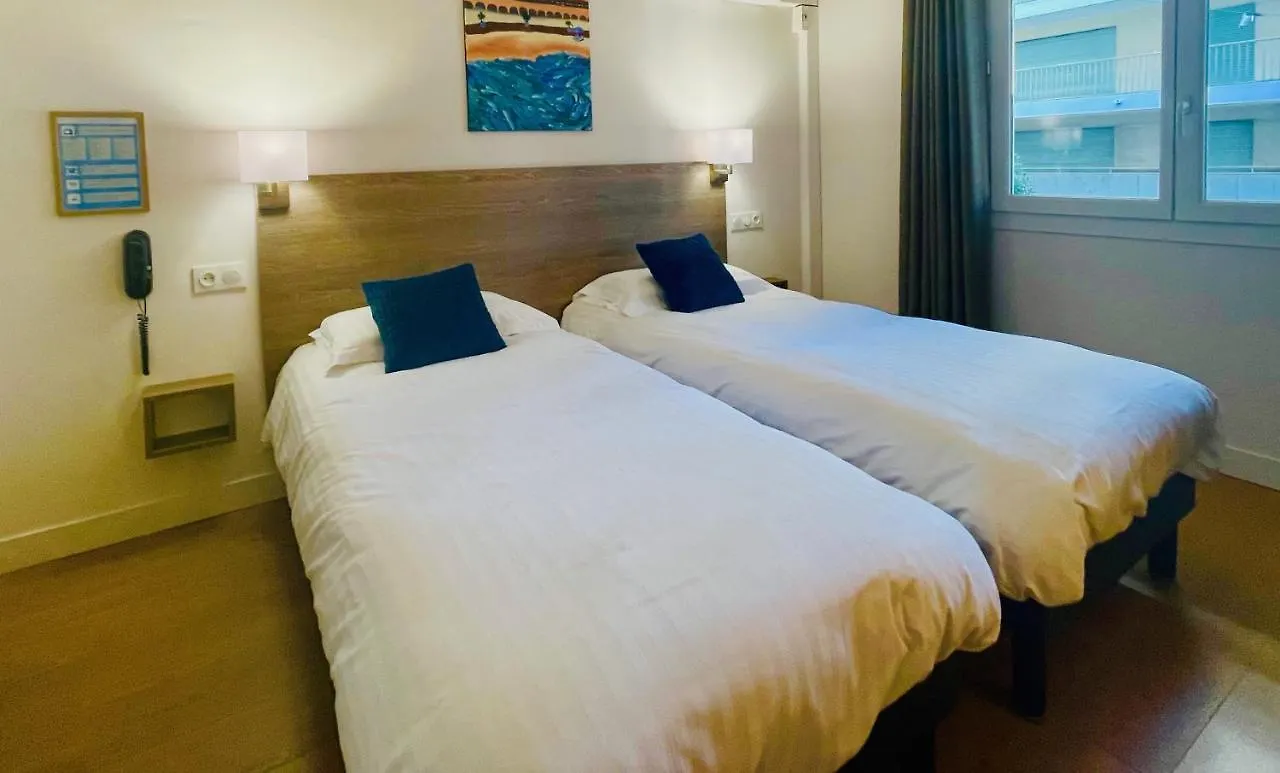 Hotel Courbet Juan-les-Pins 3*,  Fransa
