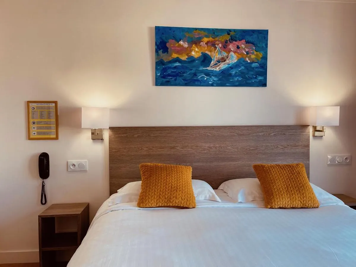 Hotel Courbet Juan-les-Pins 3*,