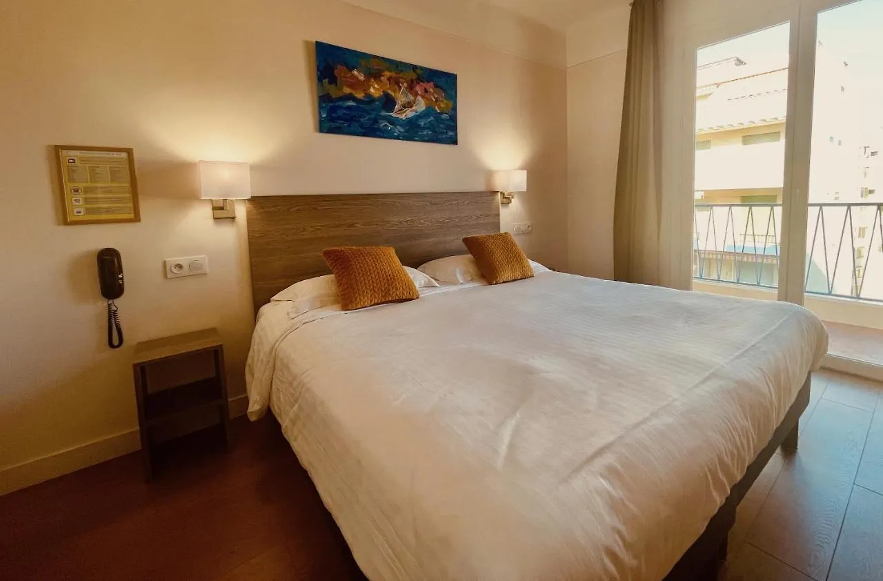 Hotel Courbet Juan-les-Pins 3*,  Fransa