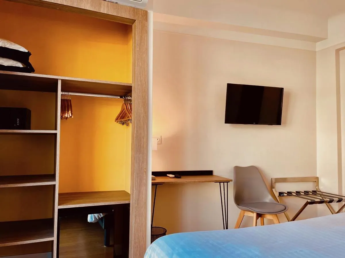 Hotel Courbet جوان ليه باه 3*, جوان ليه باه فرنسا