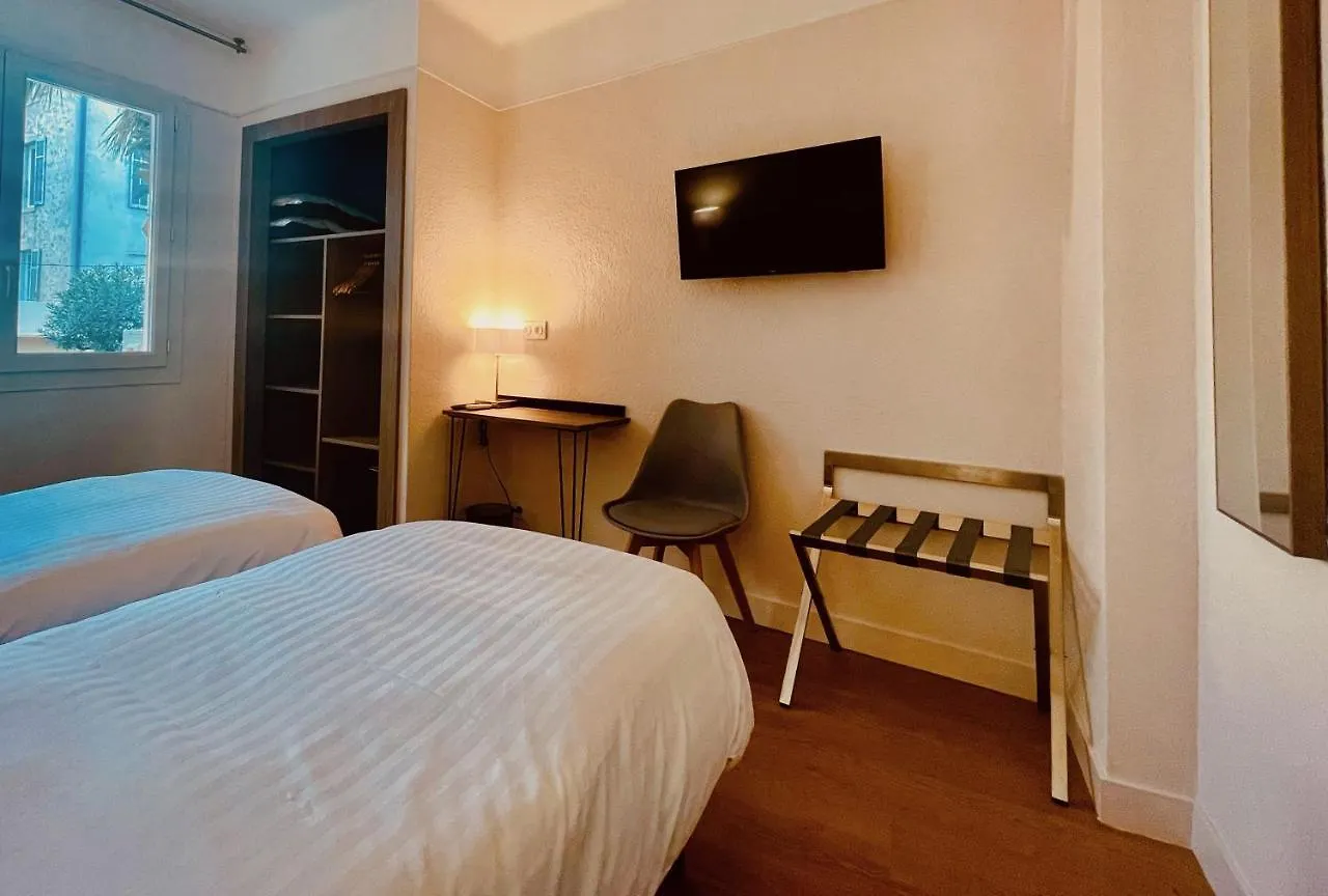 Hotel Courbet Juan-les-Pins Fransa