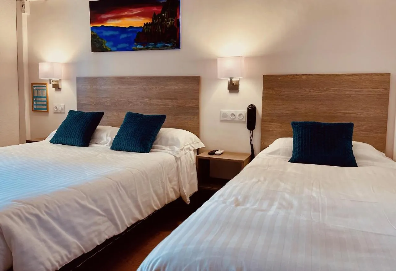 Hotel Courbet Juan-les-Pins 3*,