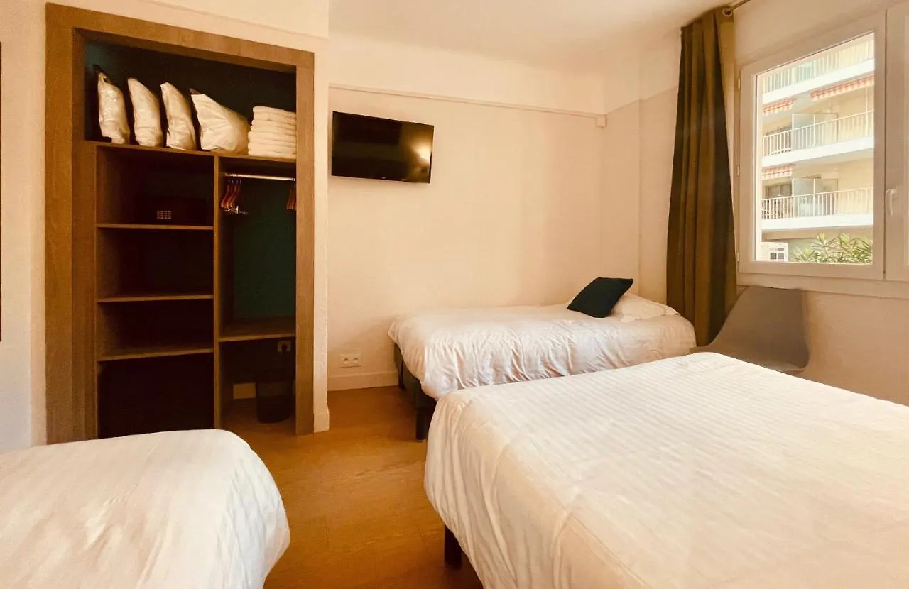 Hotel Courbet جوان ليه باه 3*, جوان ليه باه