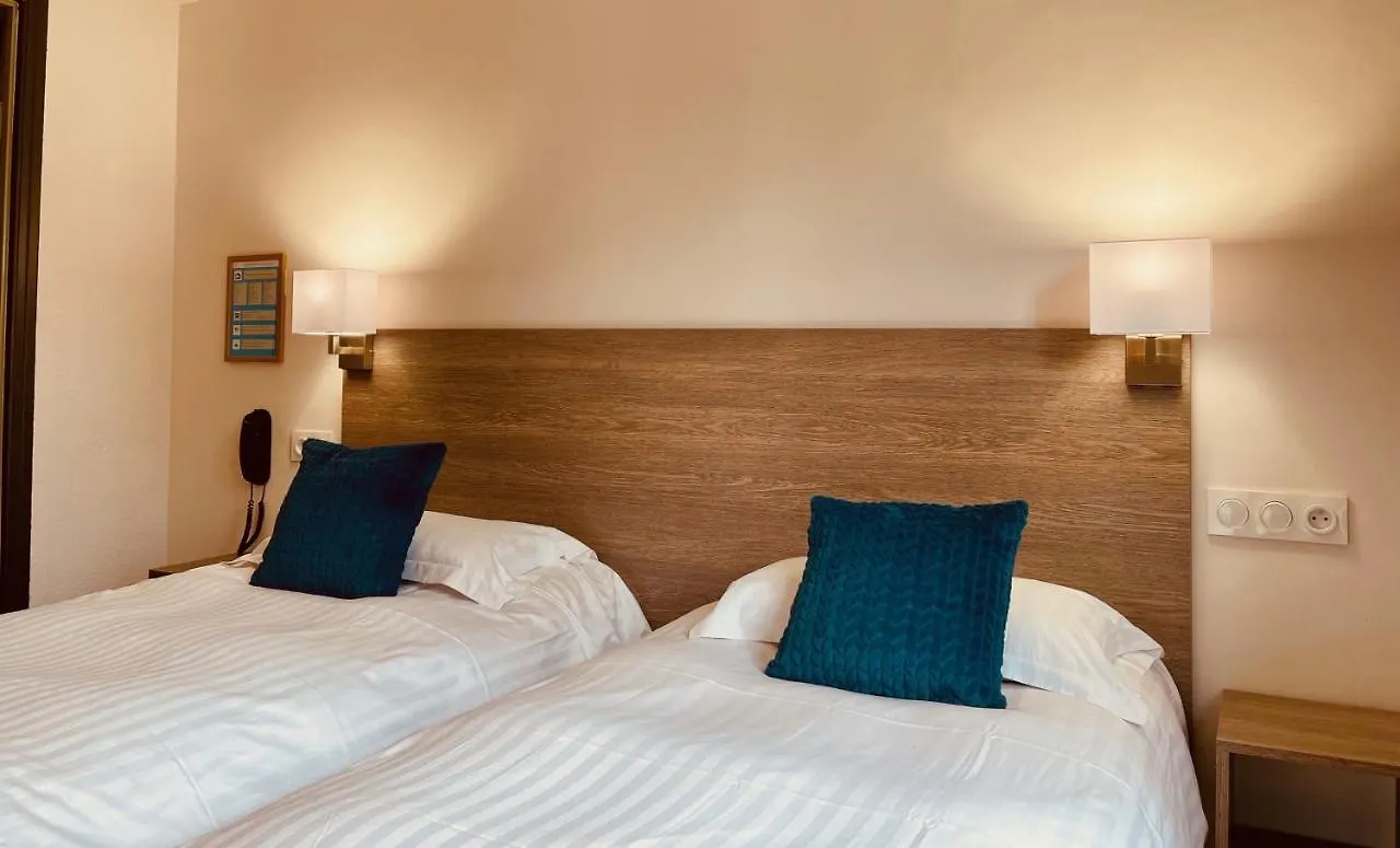 Hotel Courbet جوان ليه باه