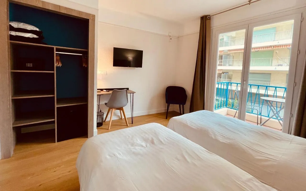 Hotel Courbet جوان ليه باه 3*, جوان ليه باه
