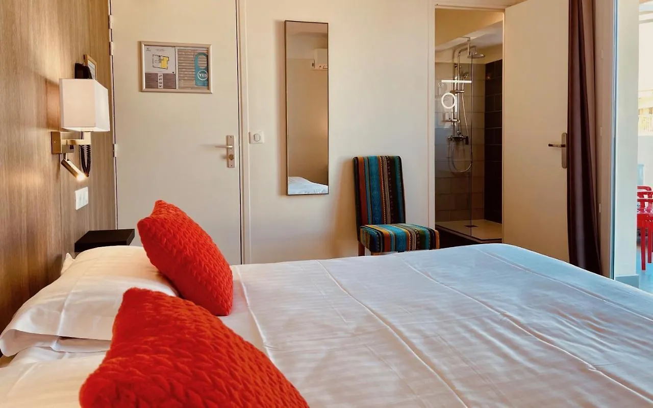 Hotel Courbet جوان ليه باه جوان ليه باه