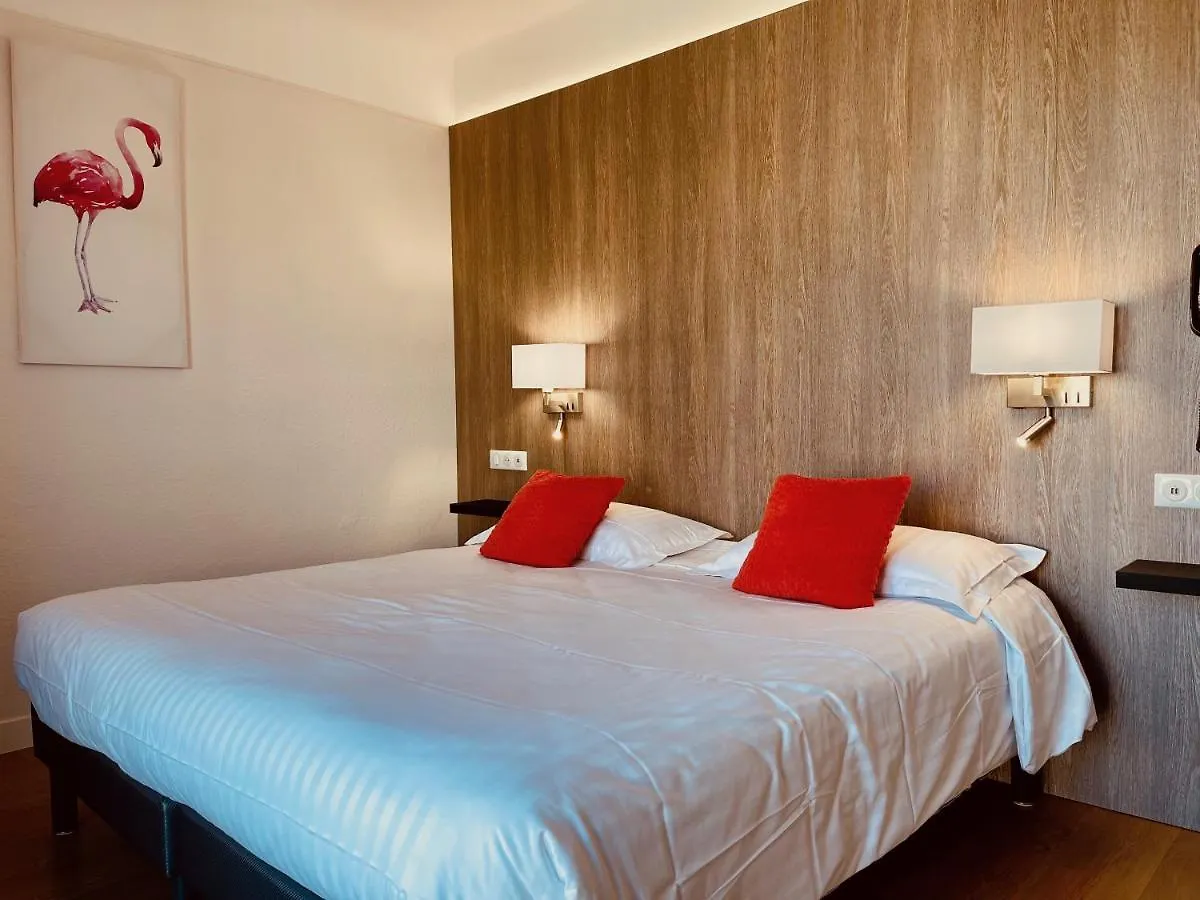 Hotel Courbet Juan-les-Pins Fransa