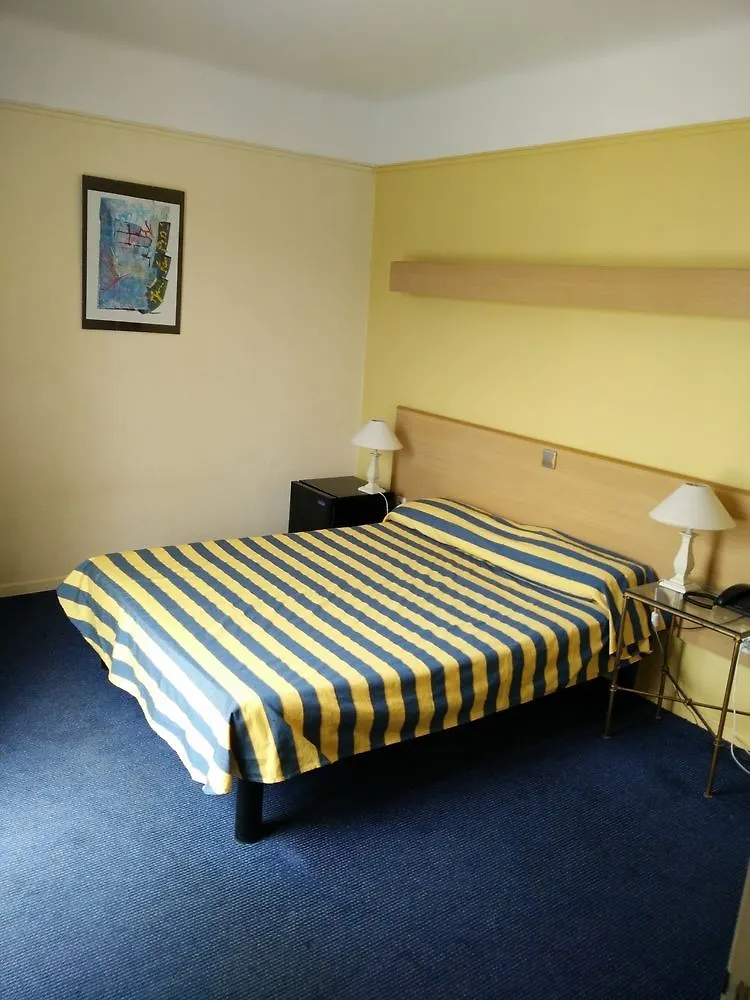 Hotel Courbet Juan-les-Pins 3*,