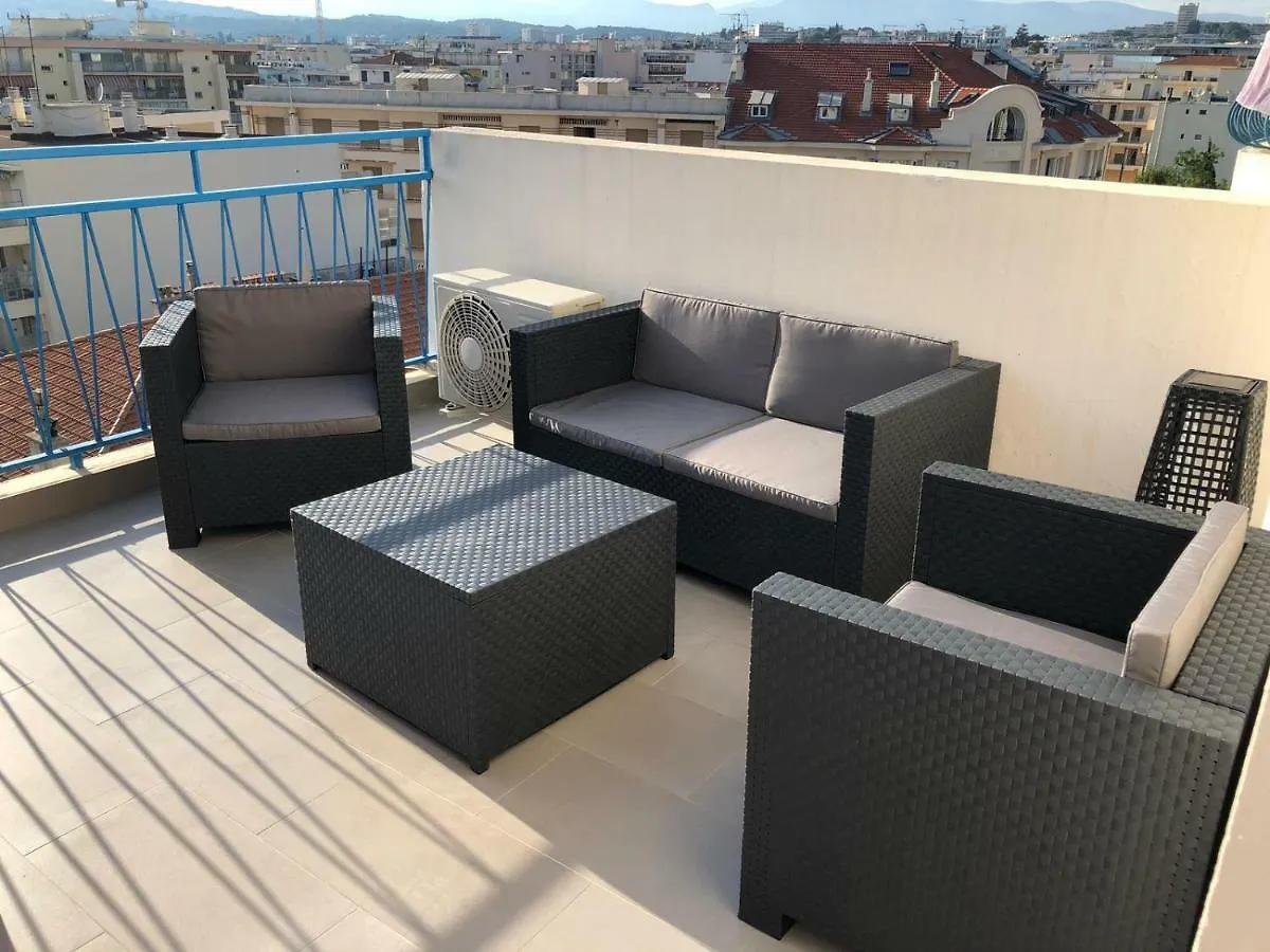 Hotel Courbet Juan-les-Pins 3*,  Fransa