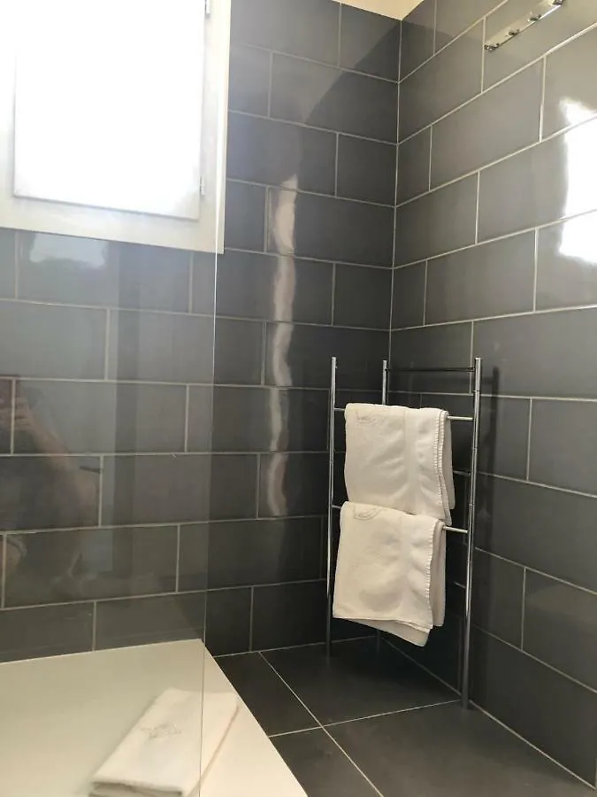 Hotel Courbet Juan-les-Pins 3*,  Fransa