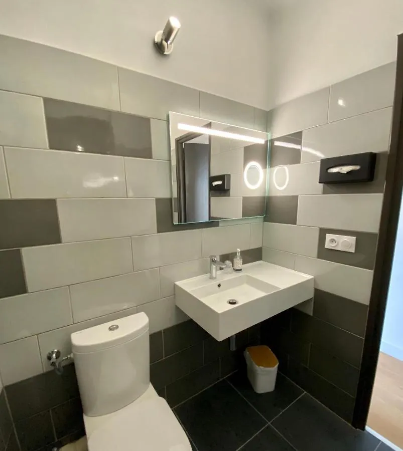Hotel Courbet Juan-les-Pins Fransa