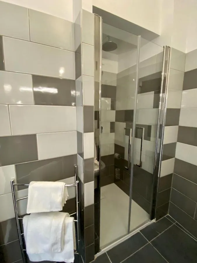 Hotel Courbet Juan-les-Pins Fransa