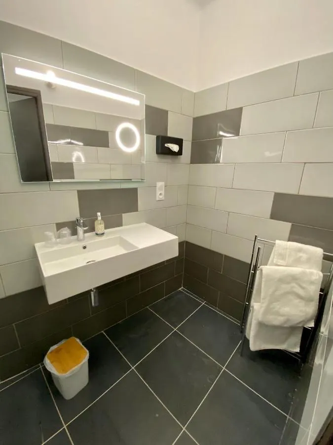 Hotel Courbet Juan-les-Pins 3*,  Fransa